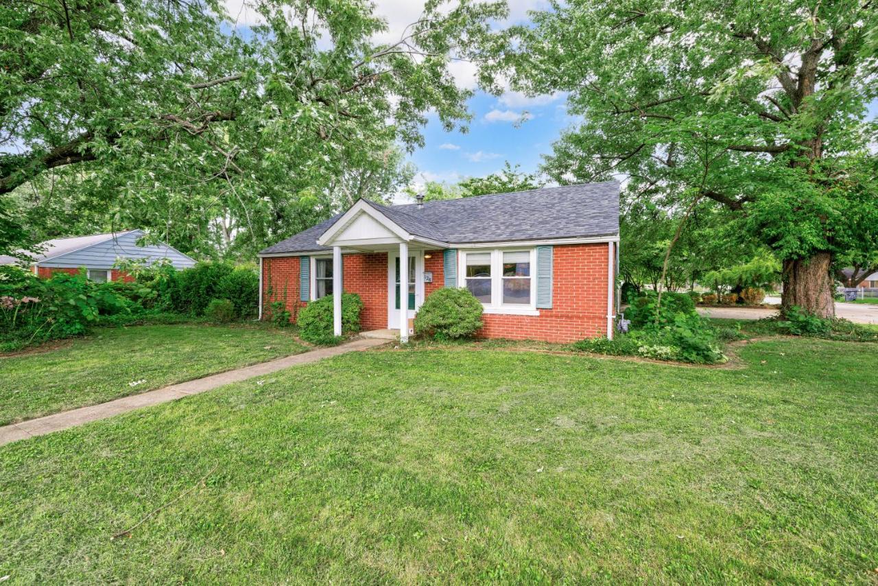 Mid-Century Brick Bungalow Home Έβανσβιλ Εξωτερικό φωτογραφία